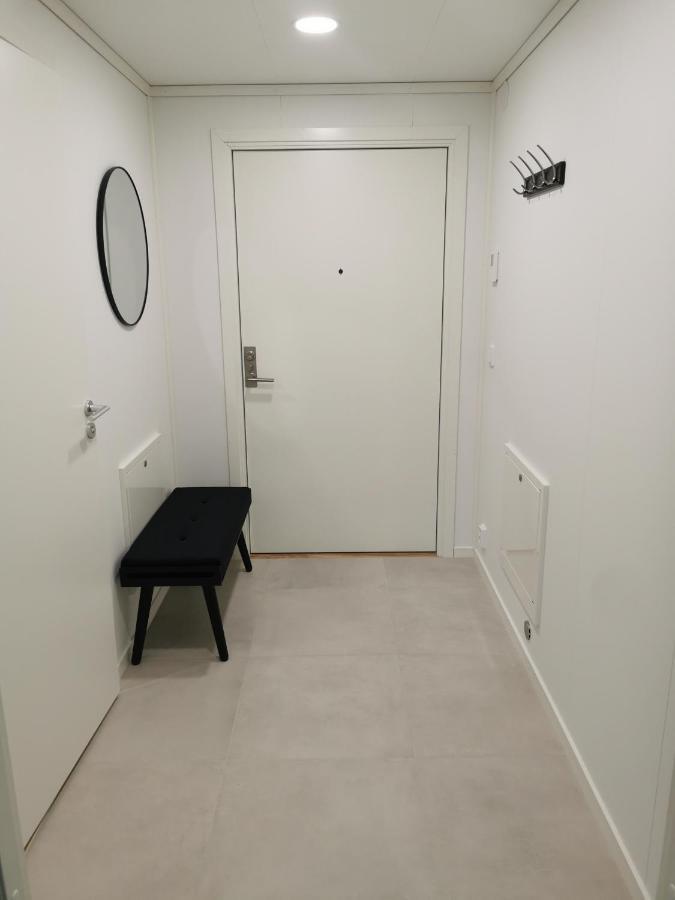 Lofoten Apartment, Vestermyrveien 11 Apartment *